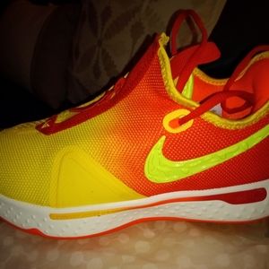 Men's 81/2 sneaker red/orange